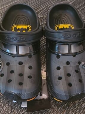 CROCS Kids' Black and Yellow Batman Clogs